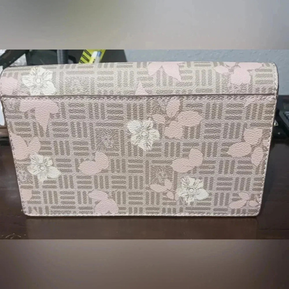 Anne Klein Shoulder Clutch. - Picture 3 of 8